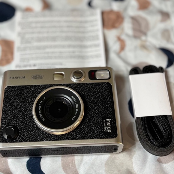 Fujifilm instax Mini Evo - Picture 4 of 11